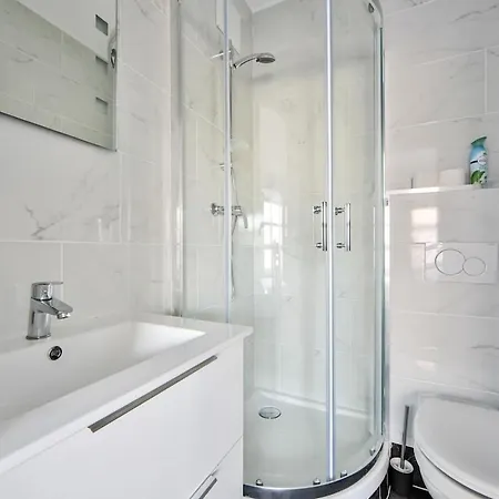 07 Fitness Cinema Apartment *